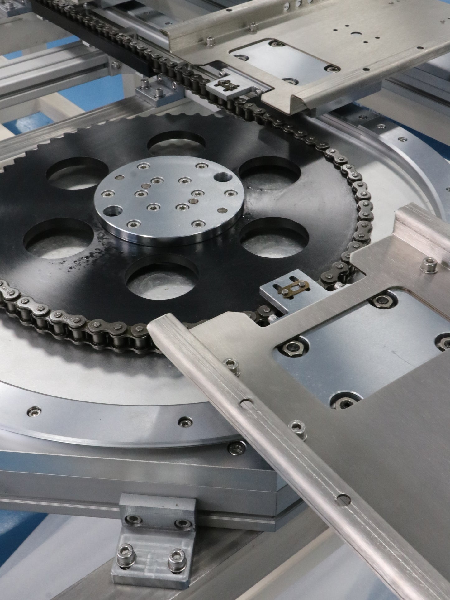 Double-layer synchronous linear guide rail, circular guide rail conveyor line, dual-station electronic product testing line