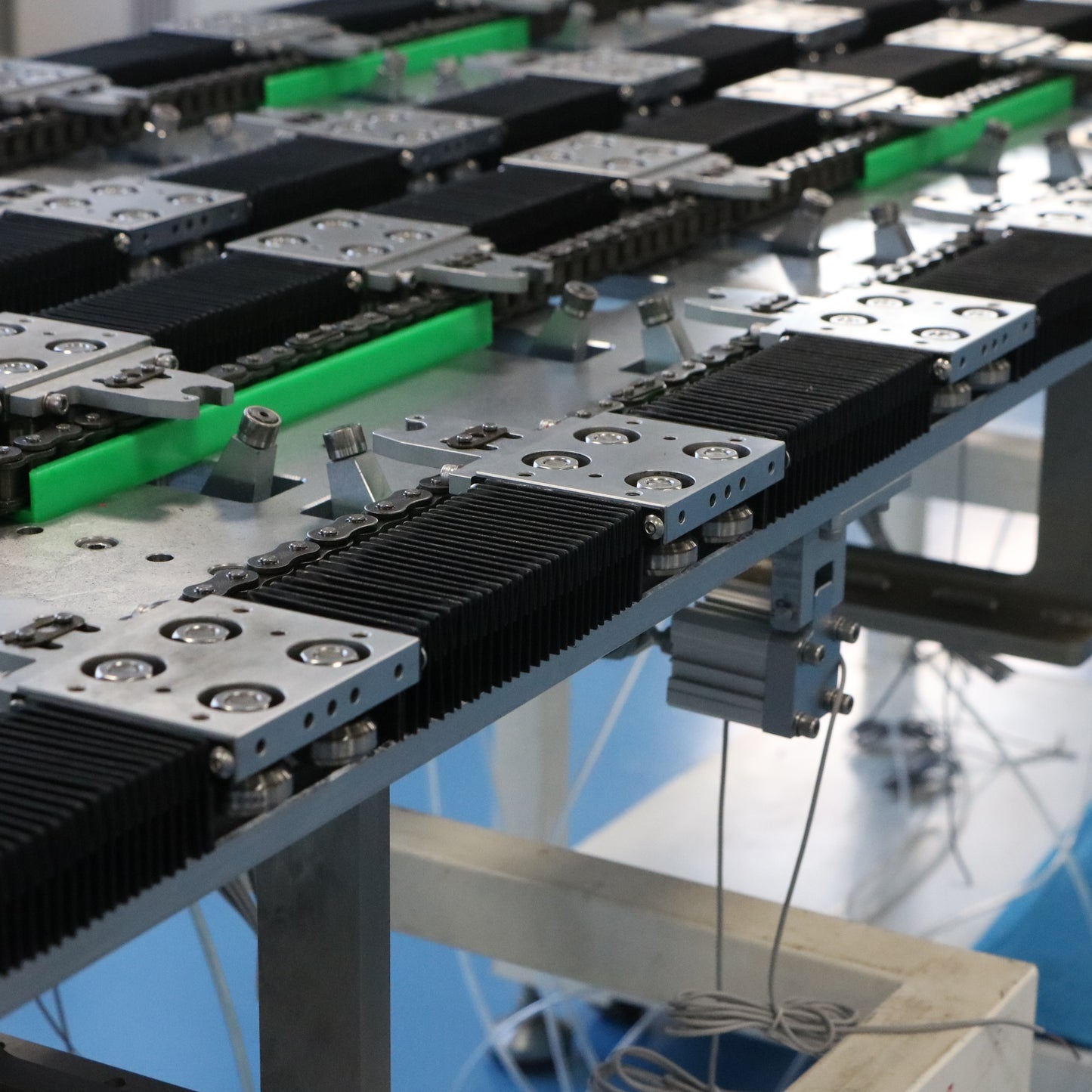 Low-noise linear guide rails, circular guide rail conveyor lines, smart home controller assembly conveyor lines