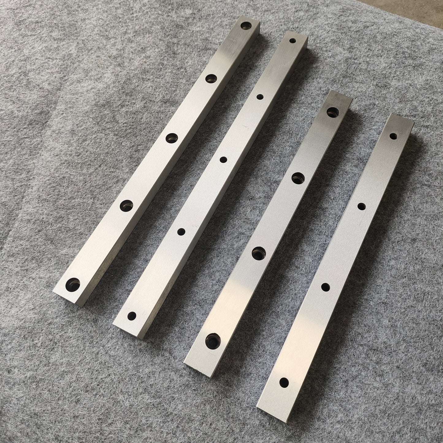 Limiting self-locking linear guides, circular guide rail conveyor lines, precision jig point conveying production lines
