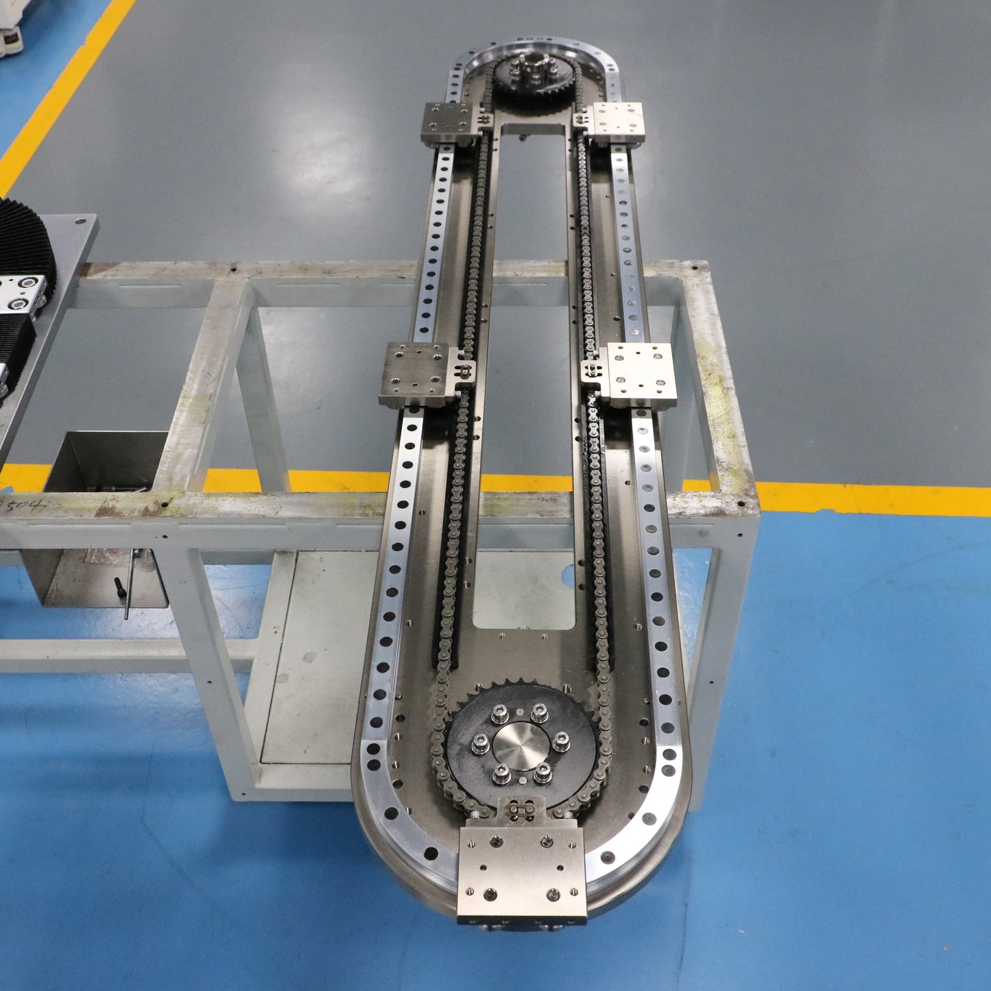 Multi-segment variable speed linear guide rail, circular guide rail conveyor line, batch assembly line for craft jewelry.