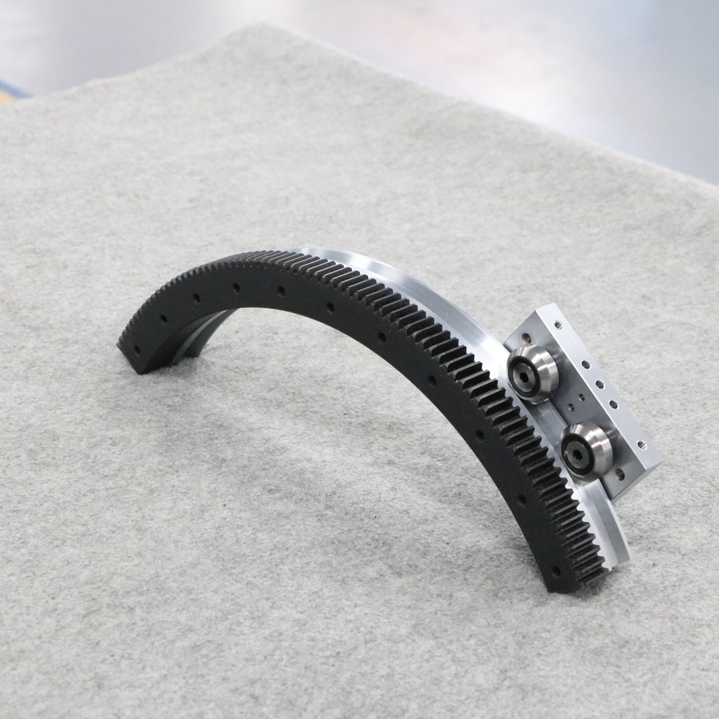 Lightweight and convenient linear guide rails, circular guide rail conveyor lines, and small household appliance testing production lines.