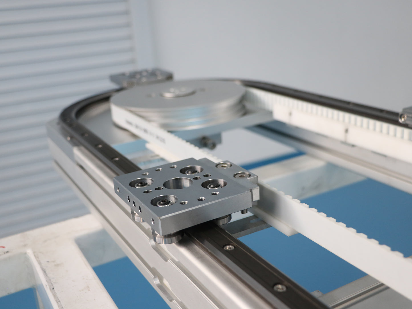 Clean and dust-free linear guide rails, circular guide rail conveyor lines, medical device assembly lines