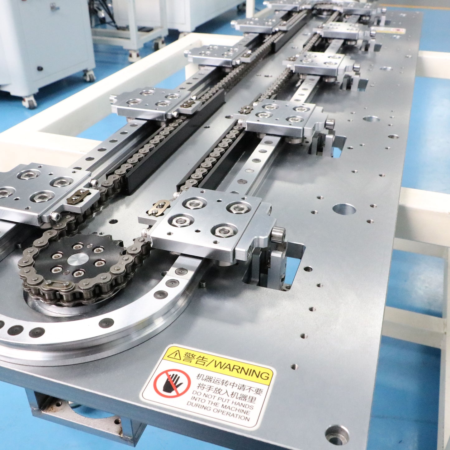 Annular guide rail low-loss long-lasting Driven track system