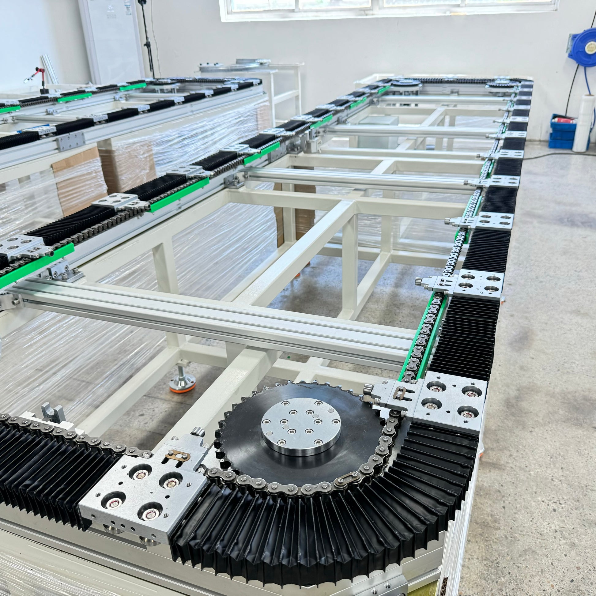 Global rendering of chain-type rectangular drive track system with accordion cover