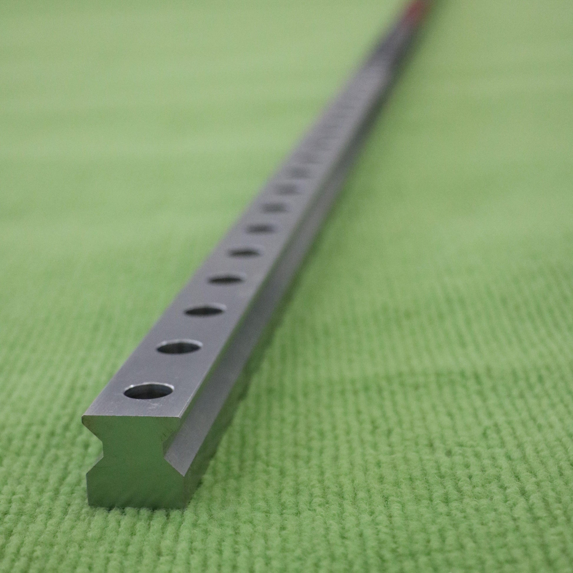 V-shaped linear guide global ghost diagram