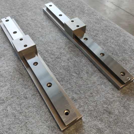 Dual-slider balanced load-bearing linear guide, circular guide rail conveyor line, battery cell assembly conveyor line
