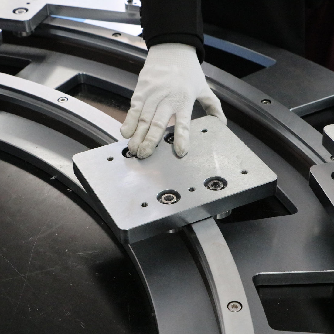 Pollution Protection Strategies for Linear Guides