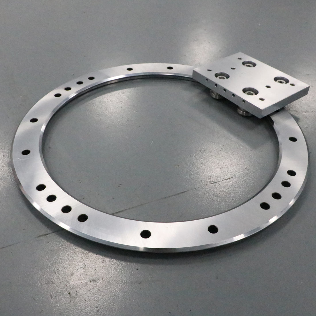 Explosion-proof safety linear guide rails, circular guide rail conveyor lines, and chemical small parts conveyor lines.