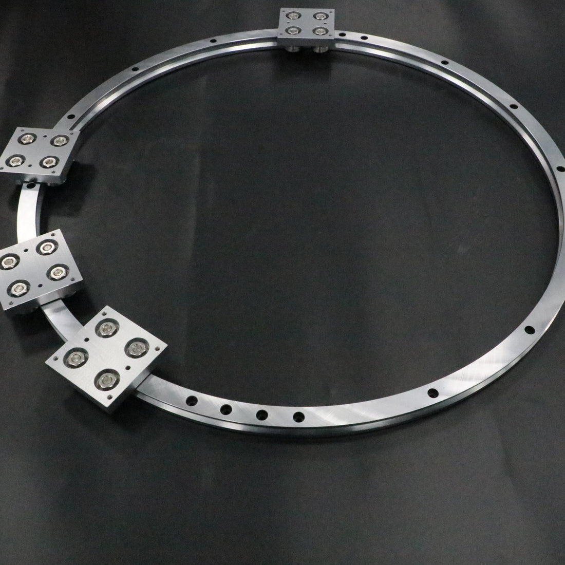 Dustproof and chip-proof linear guides, circular guide conveyor lines, circuit board welding conveyor lines.