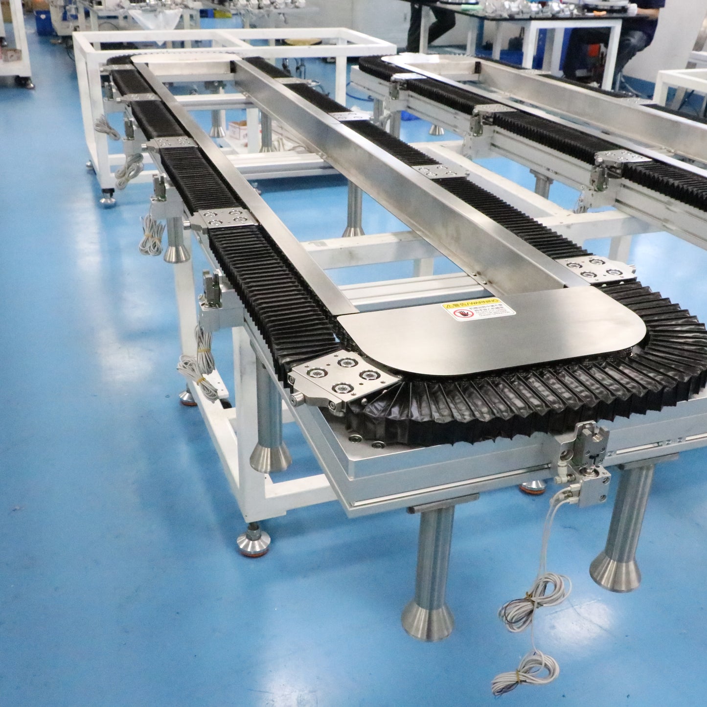 Multi-specification universal linear guide rails, circular guide rail conveyor lines, and multi-model automotive parts inspection lines.