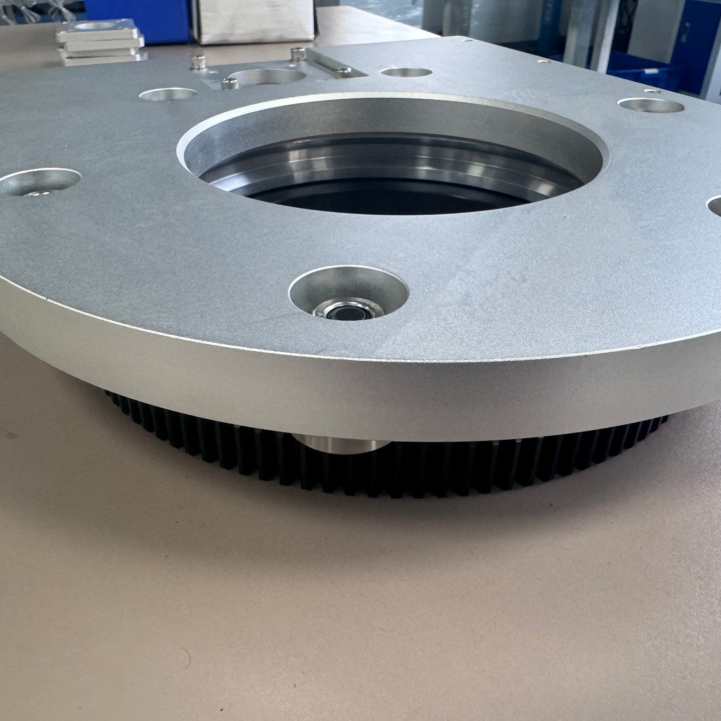 High-speed, low-consumption linear guide rails, circular guide rail conveyor lines, mobile phone casing polishing production lines.