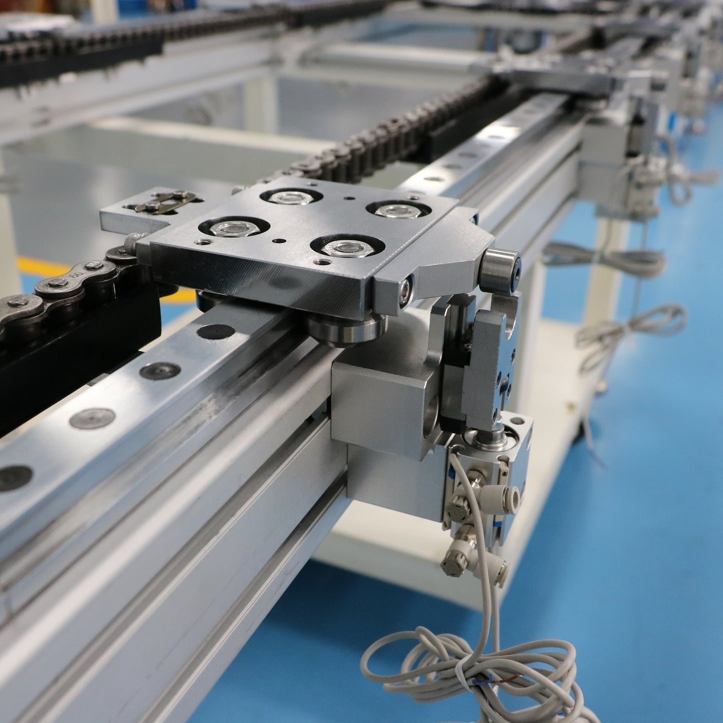 Ultra-thin embedded linear guide rails, circular guide rail conveyor lines, narrow box component assembly lines