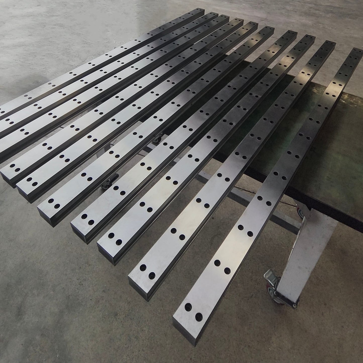Wear-resistant alloy steel linear guide rail for auto parts multi-station welding and circulating processing lines