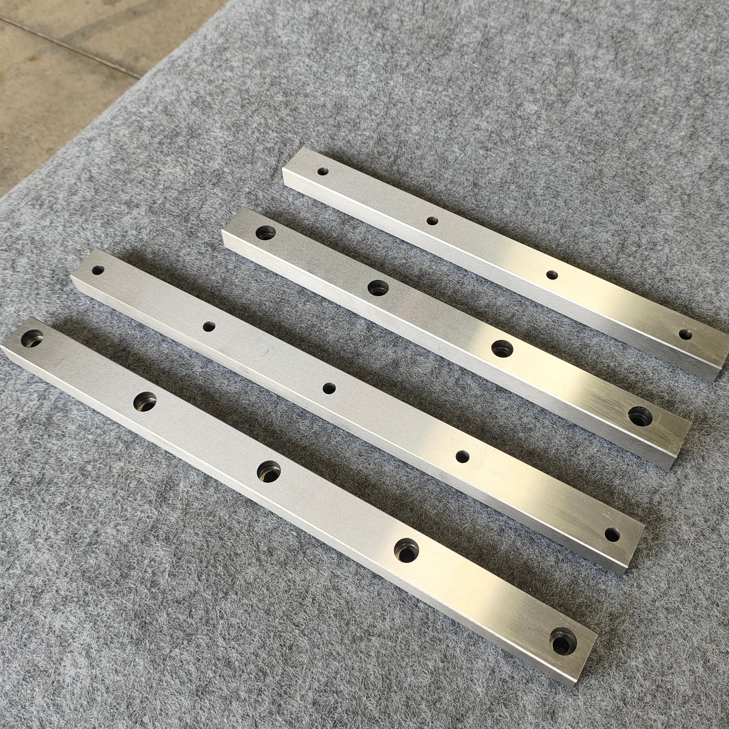 Limiting self-locking linear guides, circular guide rail conveyor lines, precision jig point conveying production lines