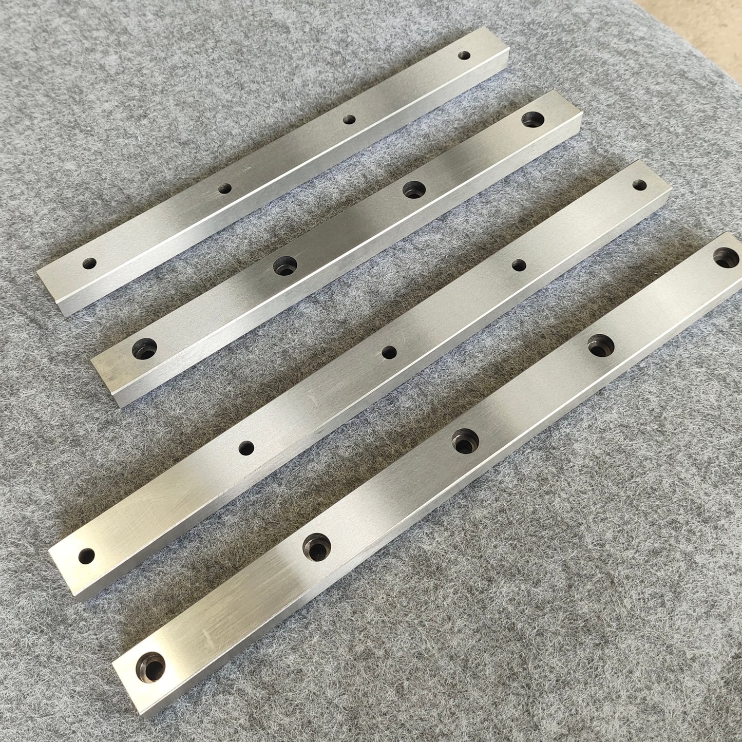 Limiting self-locking linear guides, circular guide rail conveyor lines, precision jig point conveying production lines