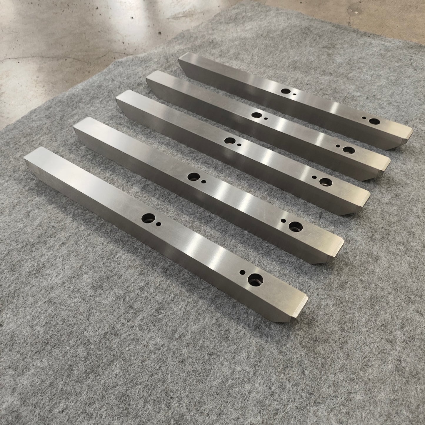 Outdoor all-weather linear guide rail, circular guide rail conveyor line, outdoor charging pile accessory production line