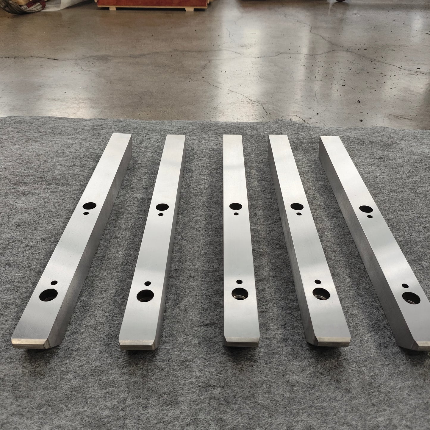 Outdoor all-weather linear guide rail, circular guide rail conveyor line, outdoor charging pile accessory production line