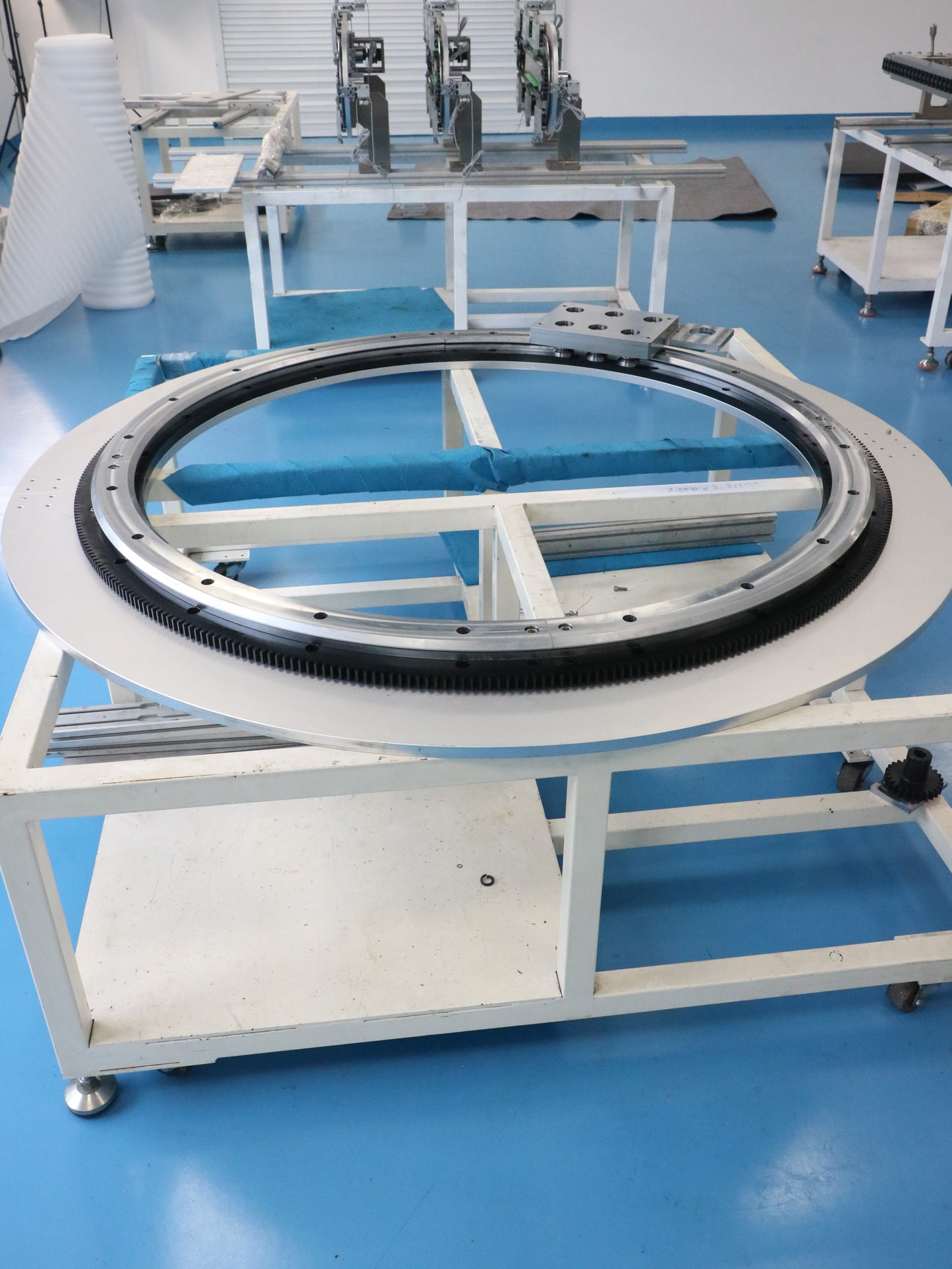 Top-mounted linear guide rails, circular guide rail conveyor lines, top-suspended workpiece conveyor lines