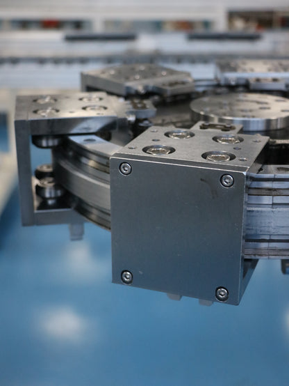 Synchronous drive linear guide, circular guide conveyor line, power bank assembly and testing production line