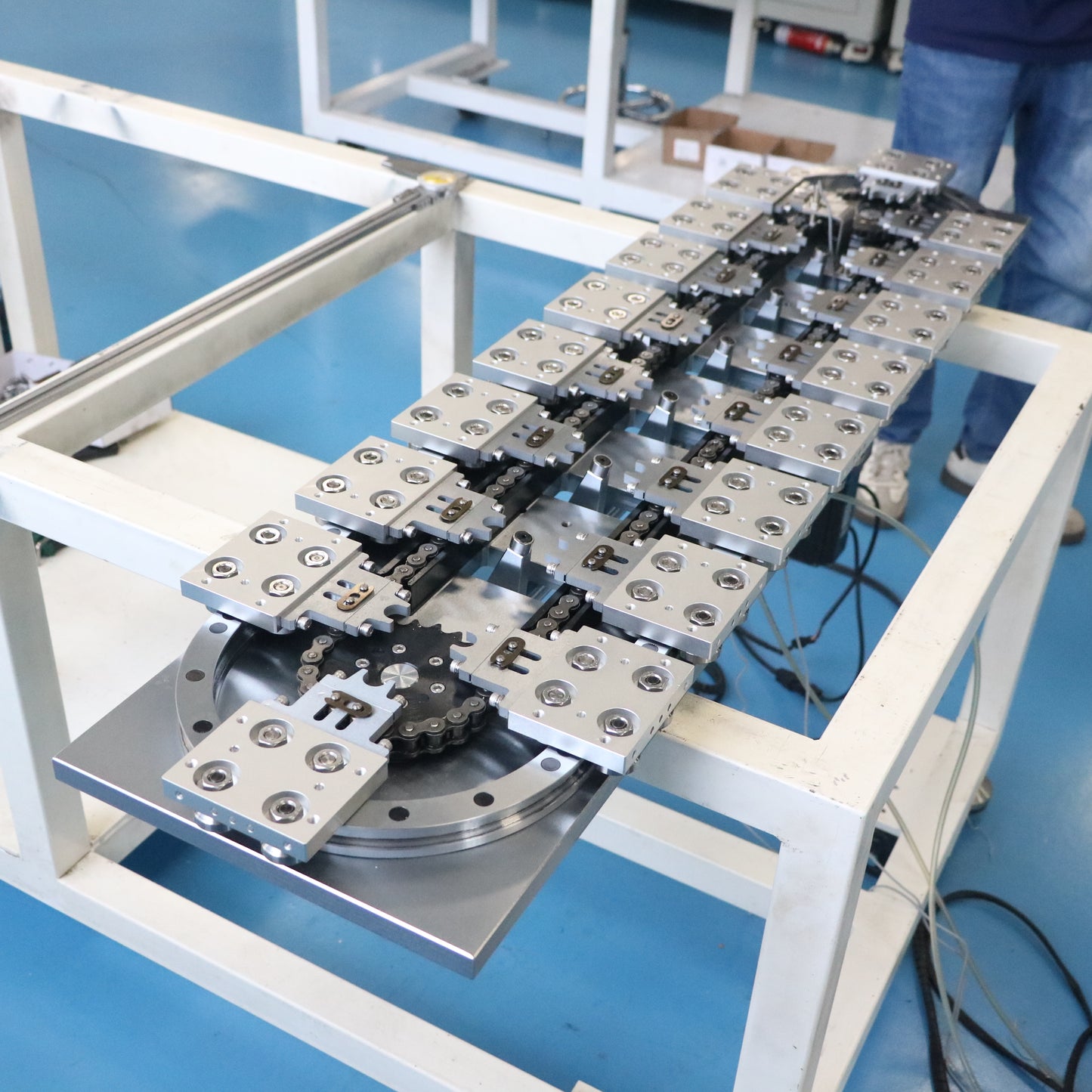 Embedded dustproof linear guide rails, circular guide rail conveyor lines, precision surface mount component production lines.