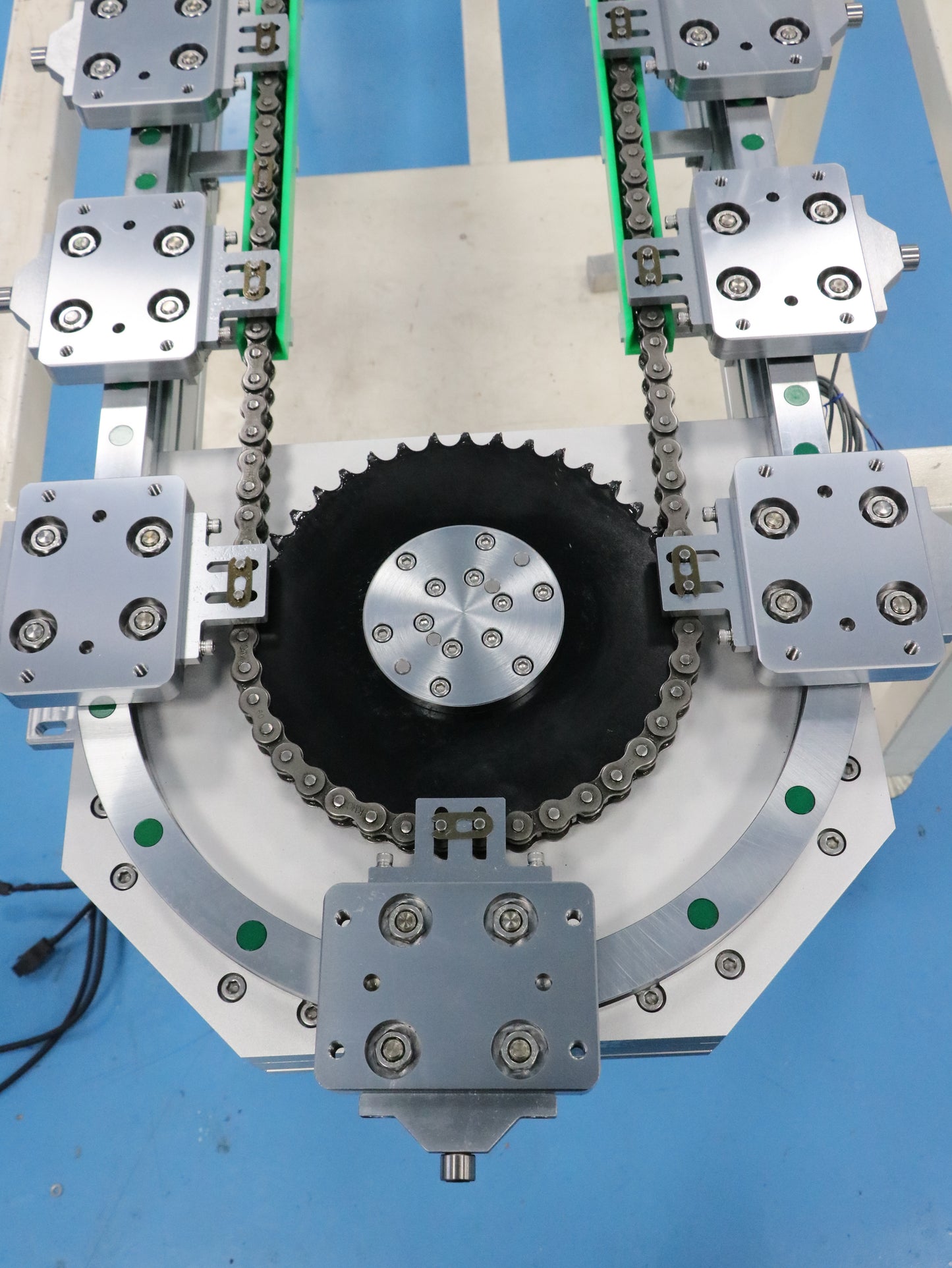 Telescopic adjustable linear guide rails, circular guide rail conveyor lines, and non-standard parts assembly lines.