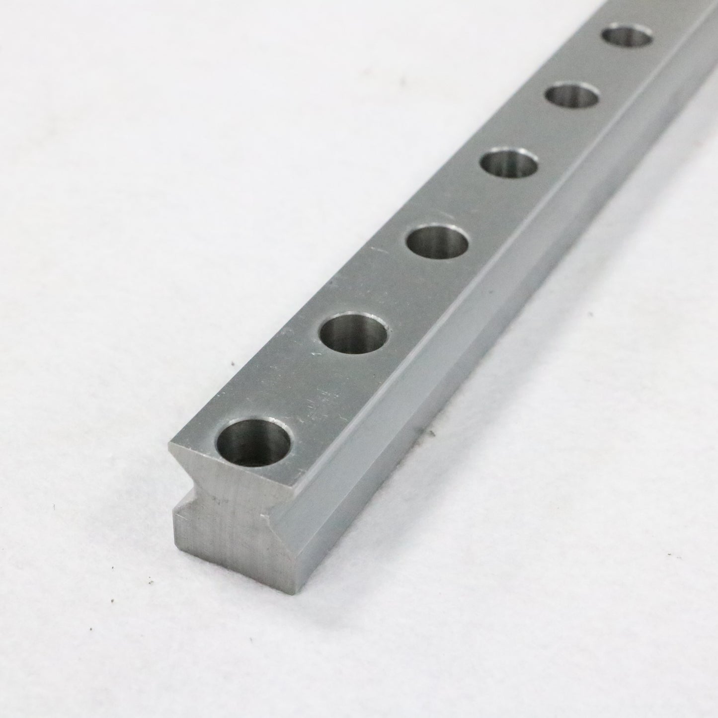 Thickened linear guide rails, circular guide rail conveyor lines, heavy-duty hardware product assembly conveyor lines