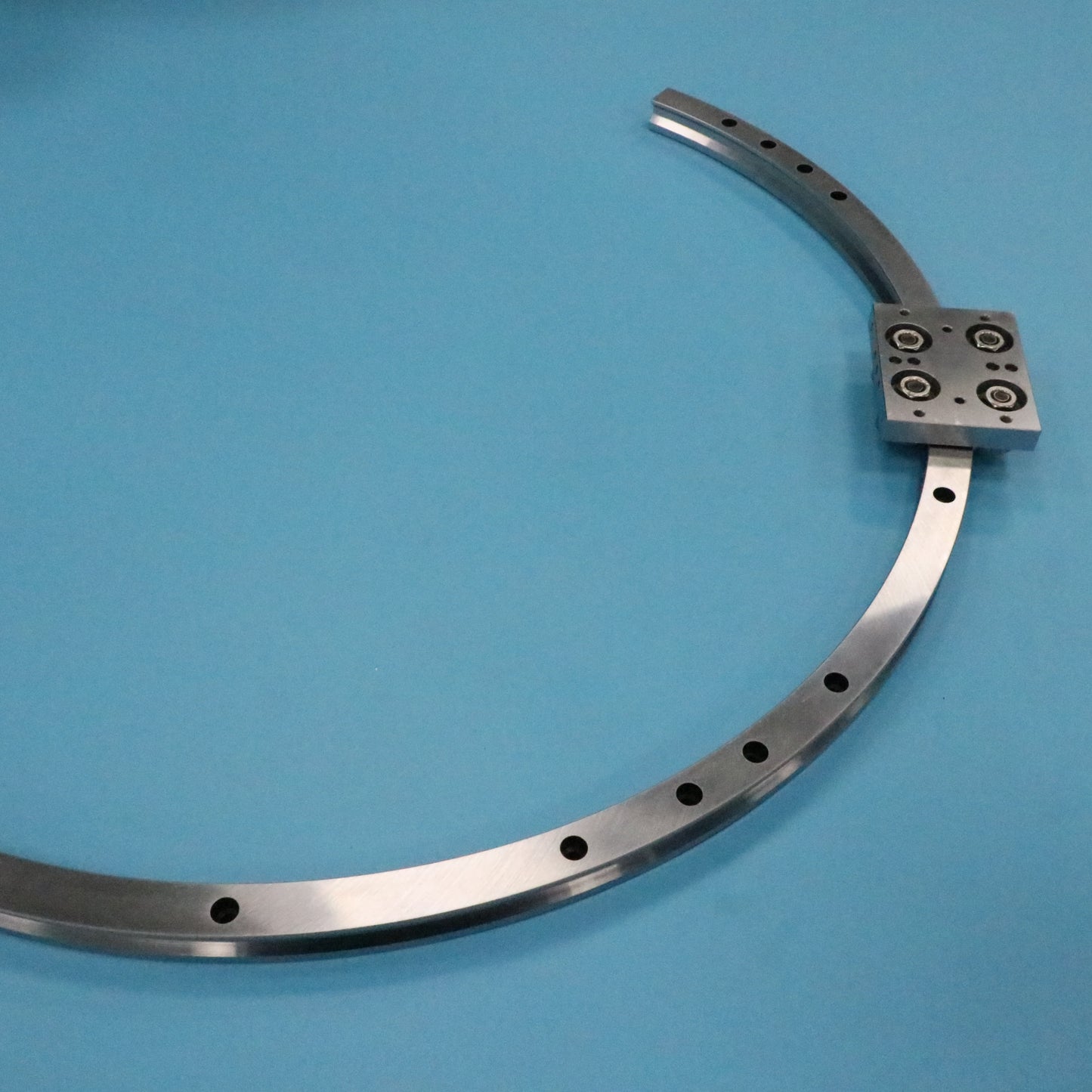 Silent linear guide rail, circular guide rail conveyor line, small appliance inner liner assembly line