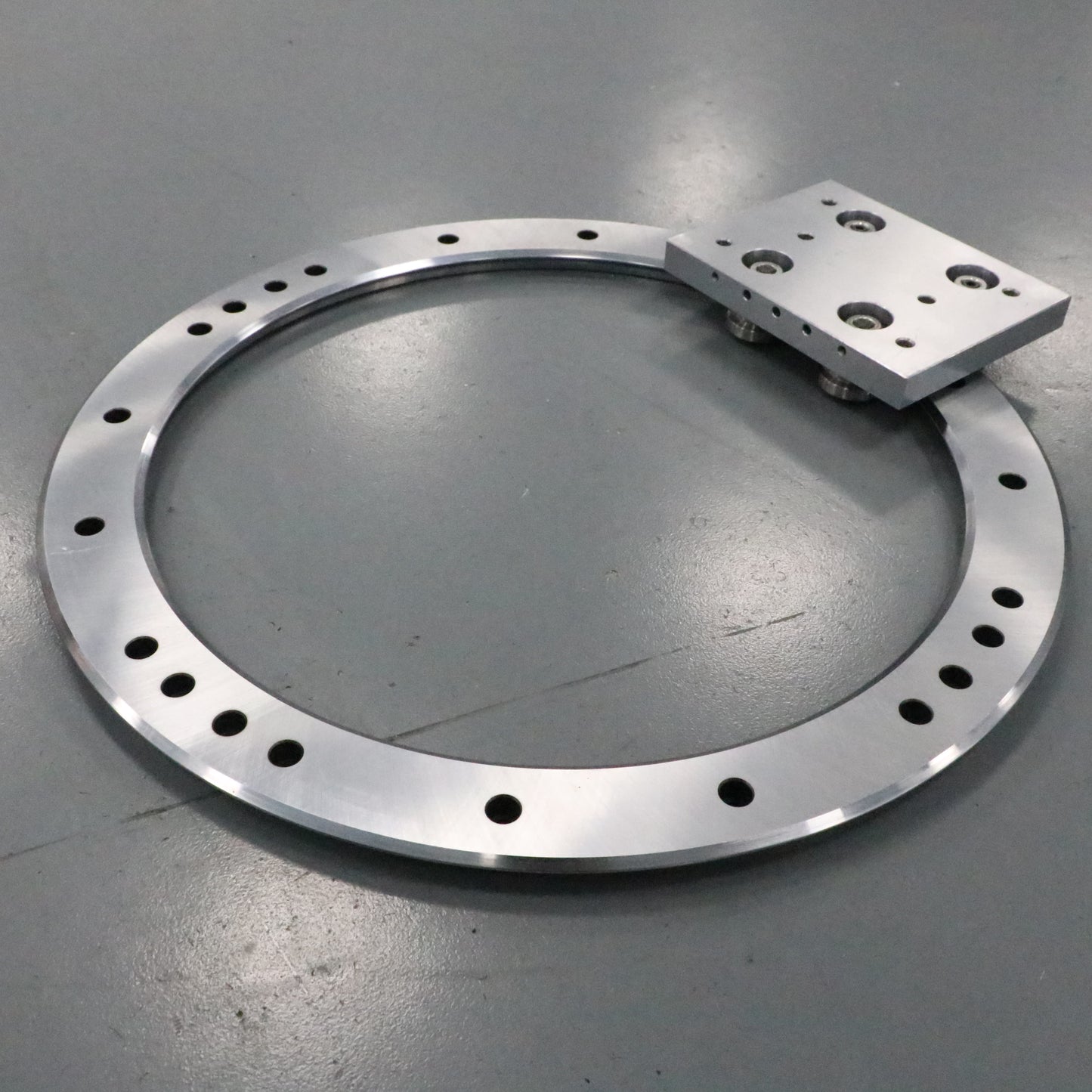Explosion-proof safety linear guide rails, circular guide rail conveyor lines, and chemical small parts conveyor lines.