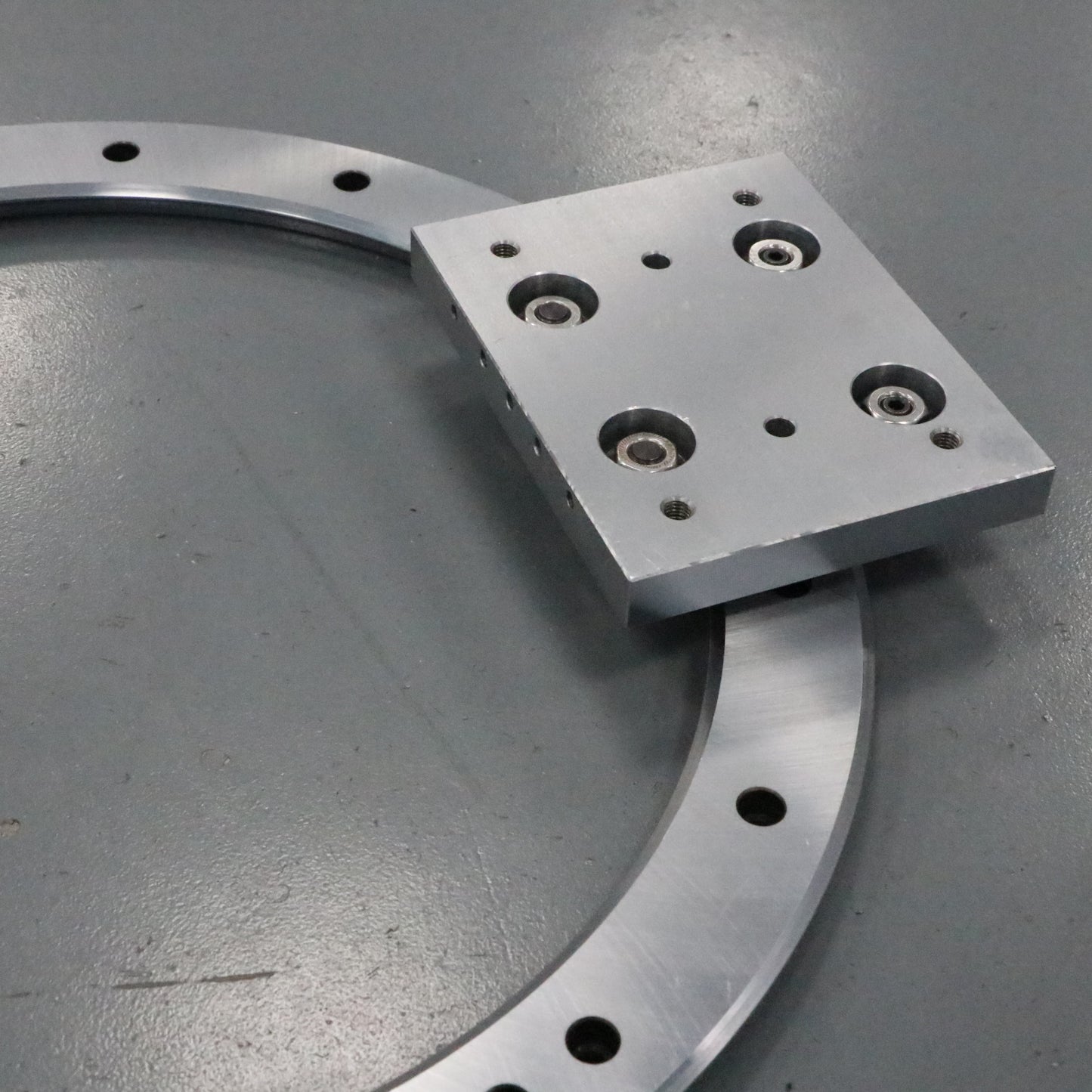 Explosion-proof safety linear guide rails, circular guide rail conveyor lines, and chemical small parts conveyor lines.