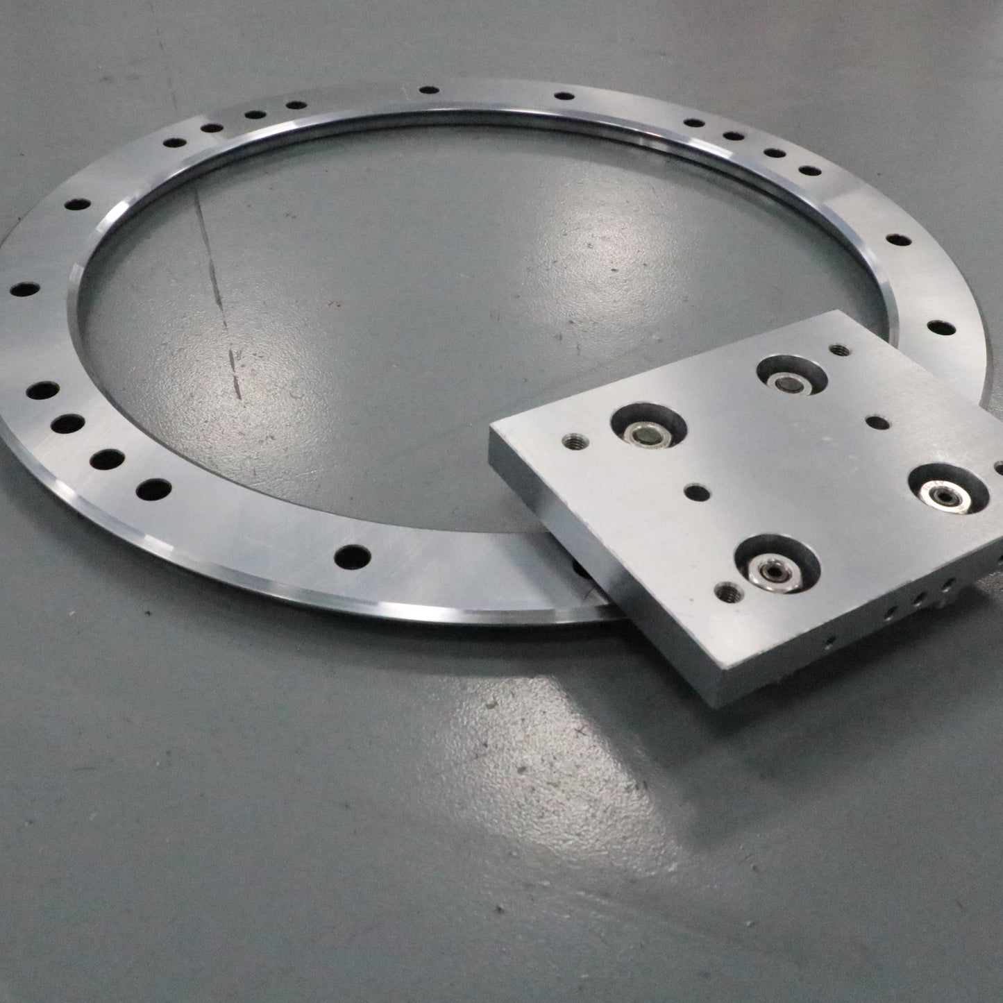 Explosion-proof safety linear guide rails, circular guide rail conveyor lines, and chemical small parts conveyor lines.