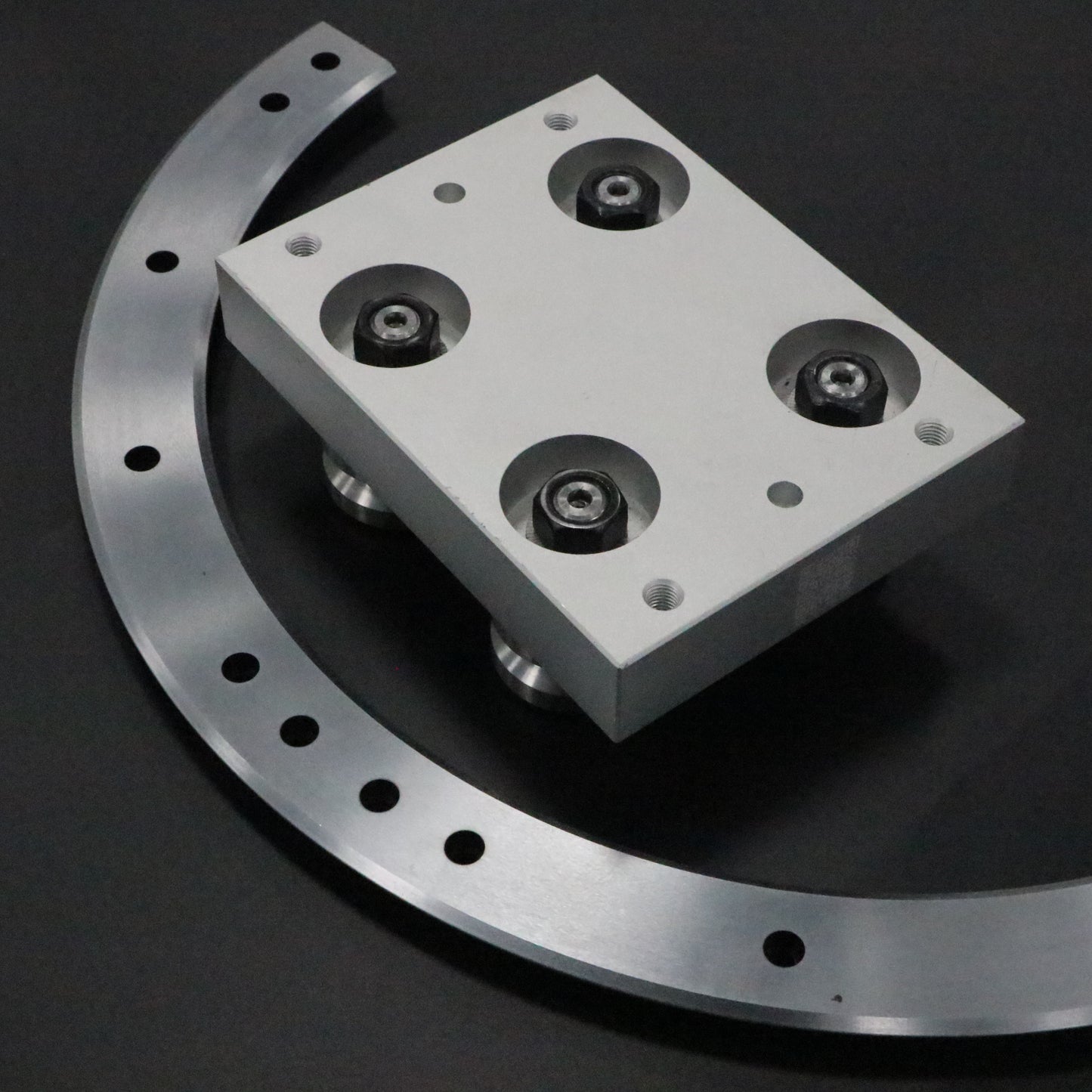 Lightweight and easy-to-assemble linear guide rails, circular guide rail conveyor lines, and small-scale automated inspection production lines.