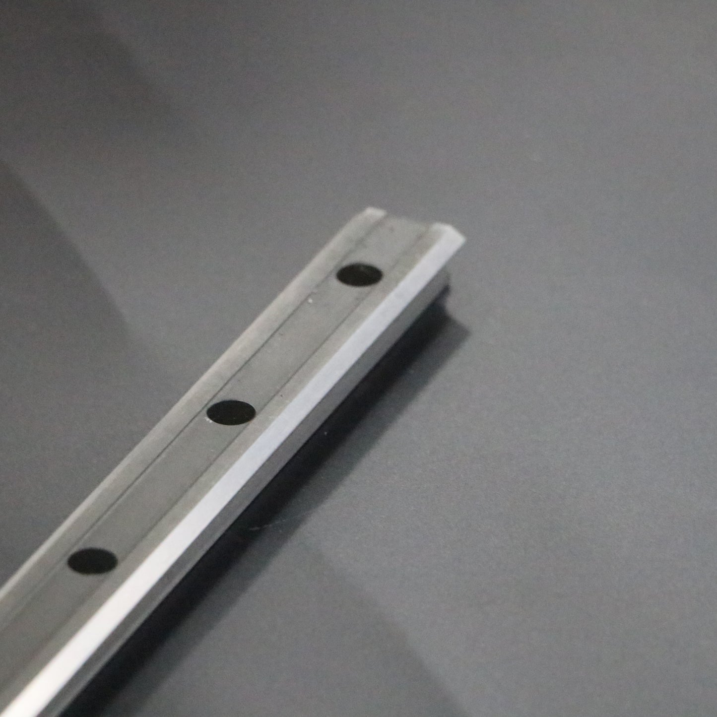 Vibration-damping and noise-reducing linear guides, circular guide conveyor lines, and office digital product assembly lines.