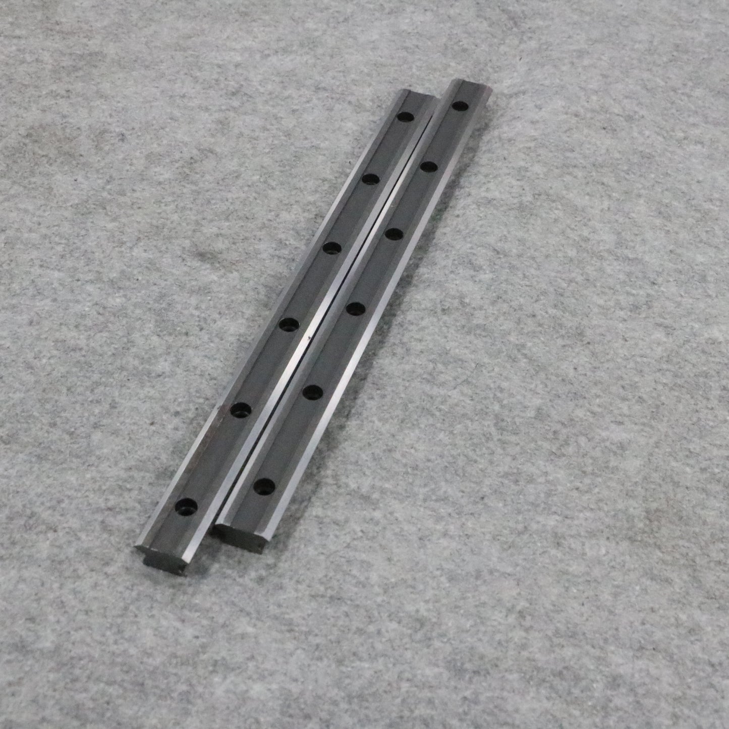 Anti-deviation guide linear guide, circular guide rail conveyor line, conveyor belt accessory assembly production equipment