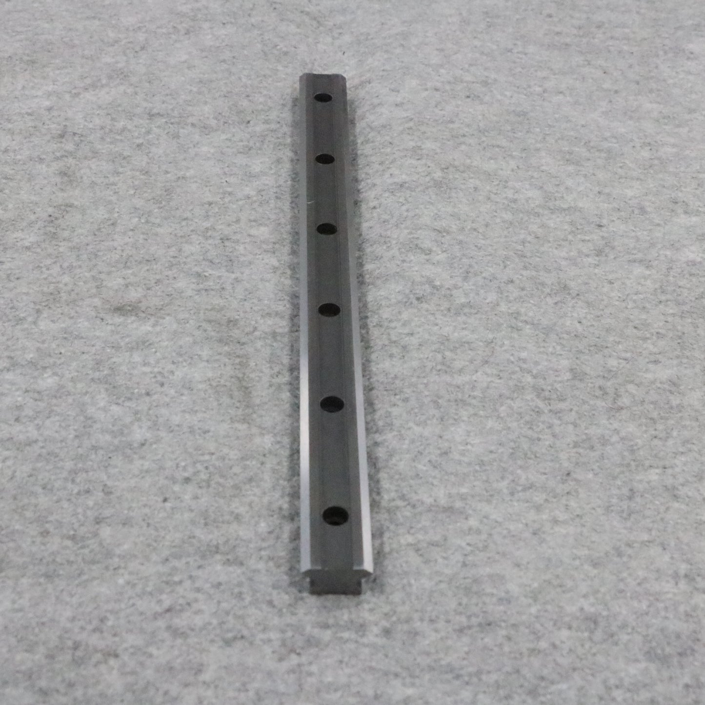 Anti-deviation guide linear guide, circular guide rail conveyor line, conveyor belt accessory assembly production equipment
