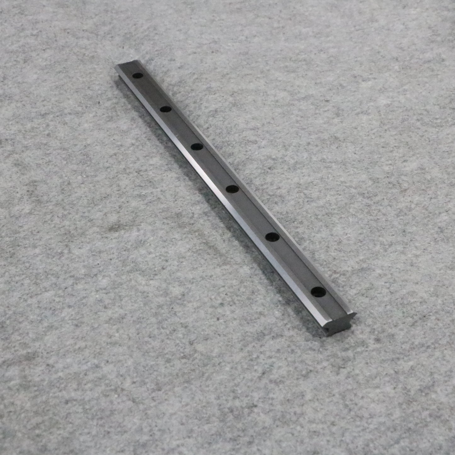 Anti-deviation guide linear guide, circular guide rail conveyor line, conveyor belt accessory assembly production equipment