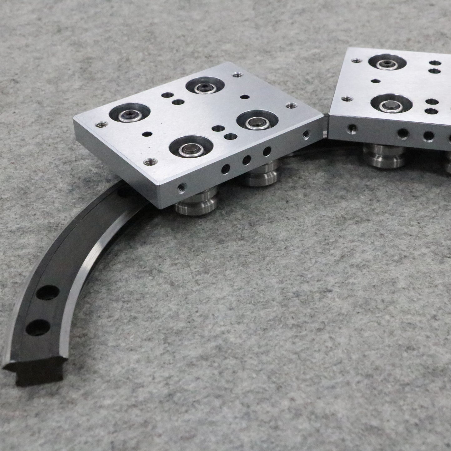 Low-temperature antifreeze linear guide rails, circular guide rail conveyor lines, cold storage equipment parts assembly lines