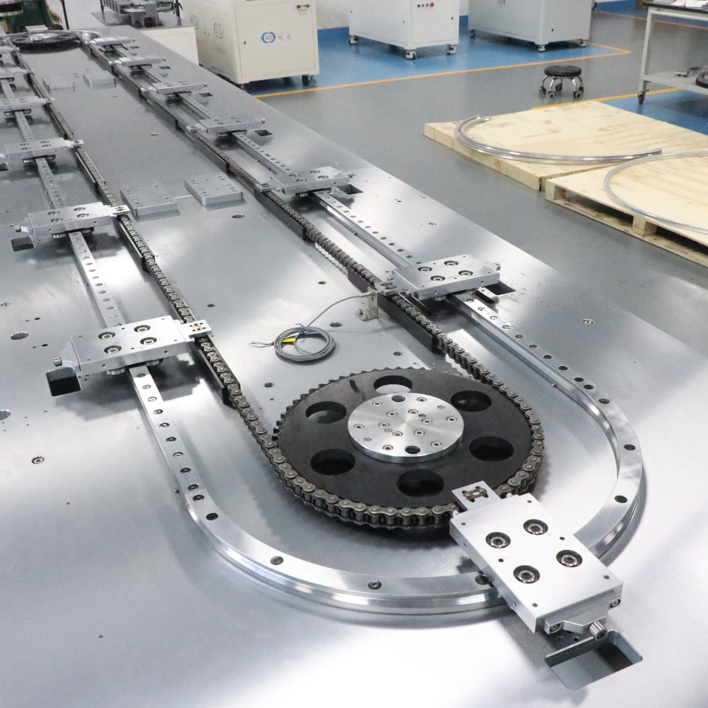 Ultra-fine precision linear guides, circular guide rail conveyor lines, and miniature sensor testing production lines.