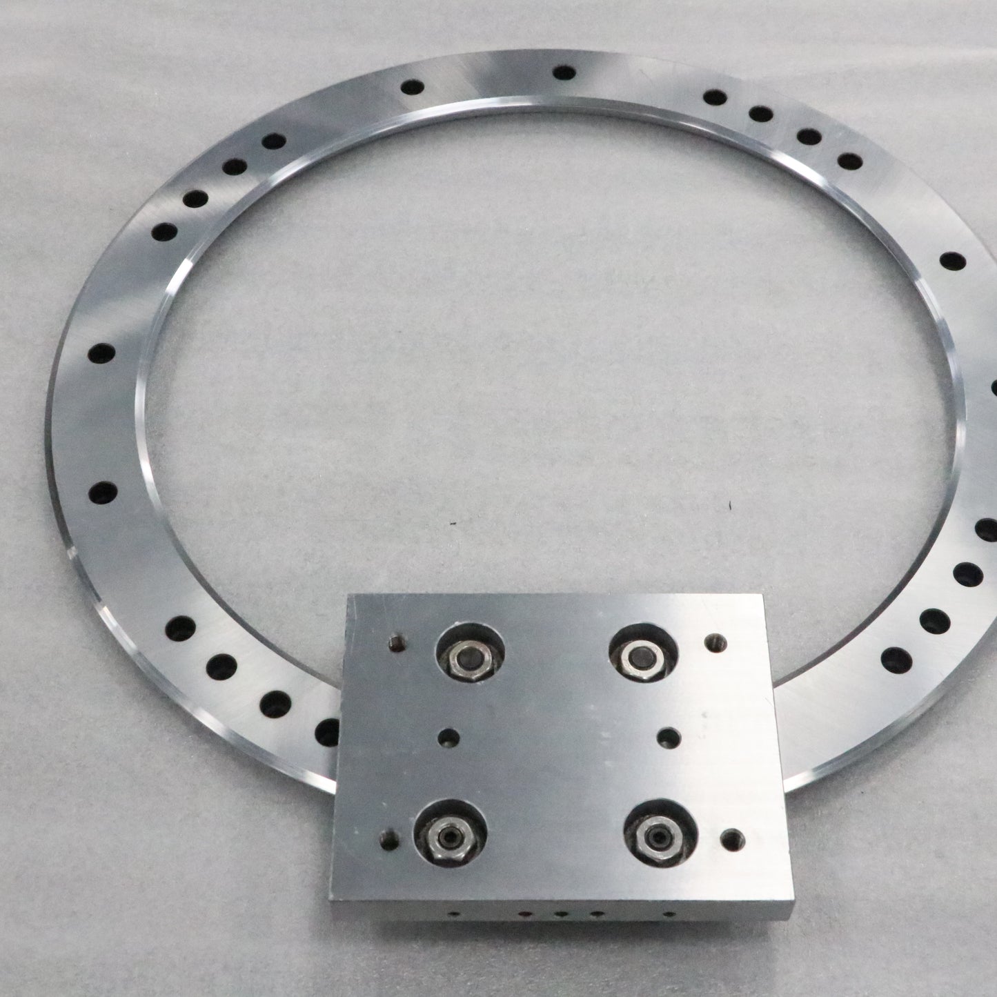 Heavy-duty long-stroke linear guides, circular guide conveyor lines, and large sheet metal parts conveyor lines.