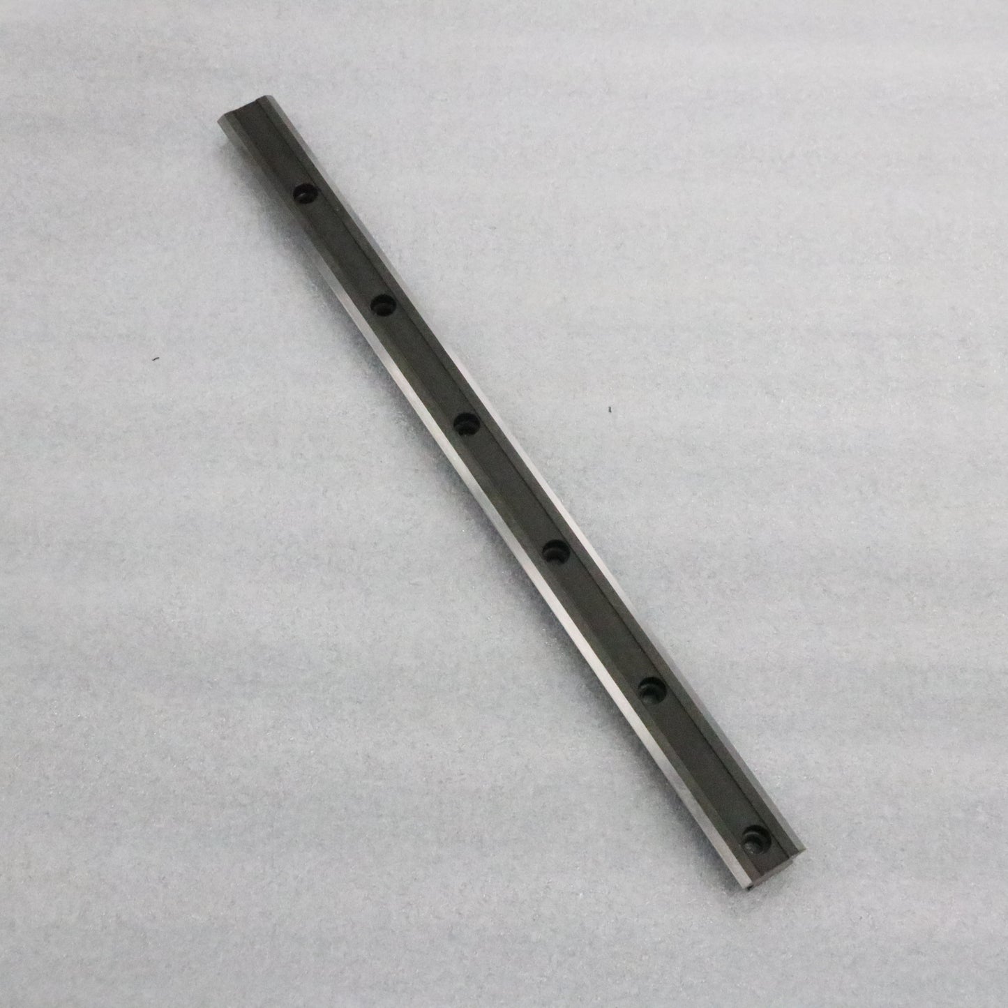 Fully enclosed protective linear guide rail, circular guide rail conveyor line, dust-prone parts transfer line