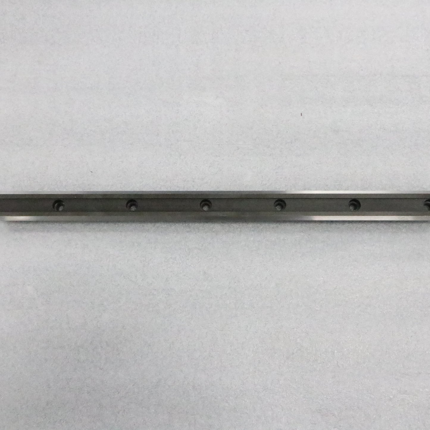 Fully enclosed protective linear guide rail, circular guide rail conveyor line, dust-prone parts transfer line