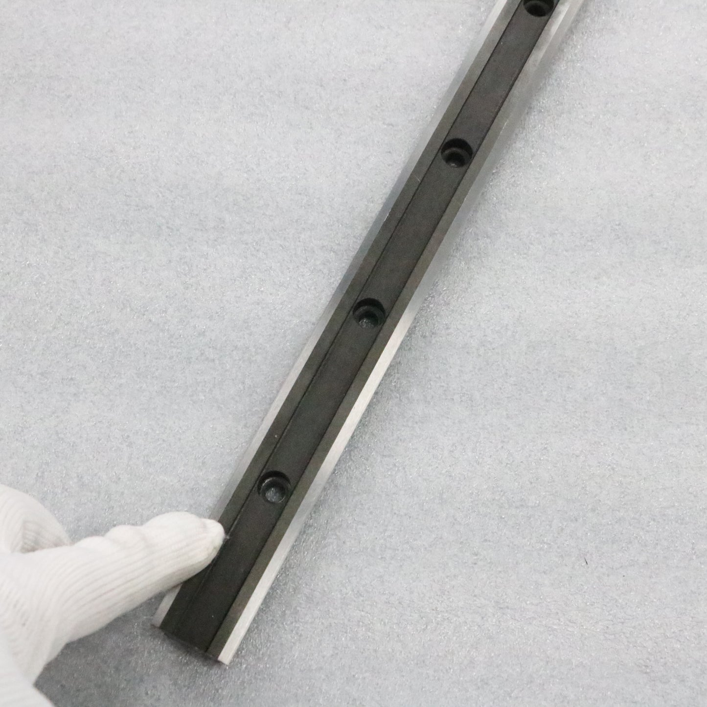 Fully enclosed protective linear guide rail, circular guide rail conveyor line, dust-prone parts transfer line