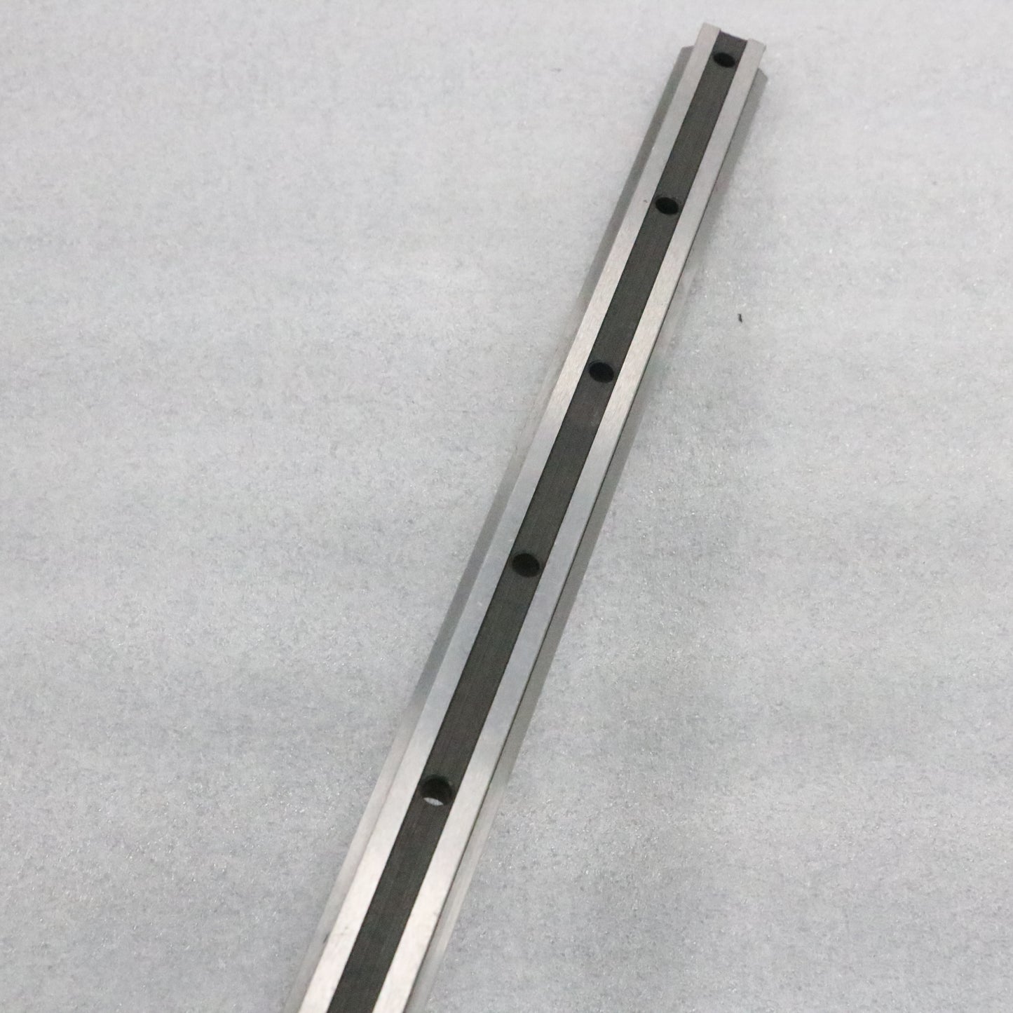 Fully enclosed protective linear guide rail, circular guide rail conveyor line, dust-prone parts transfer line