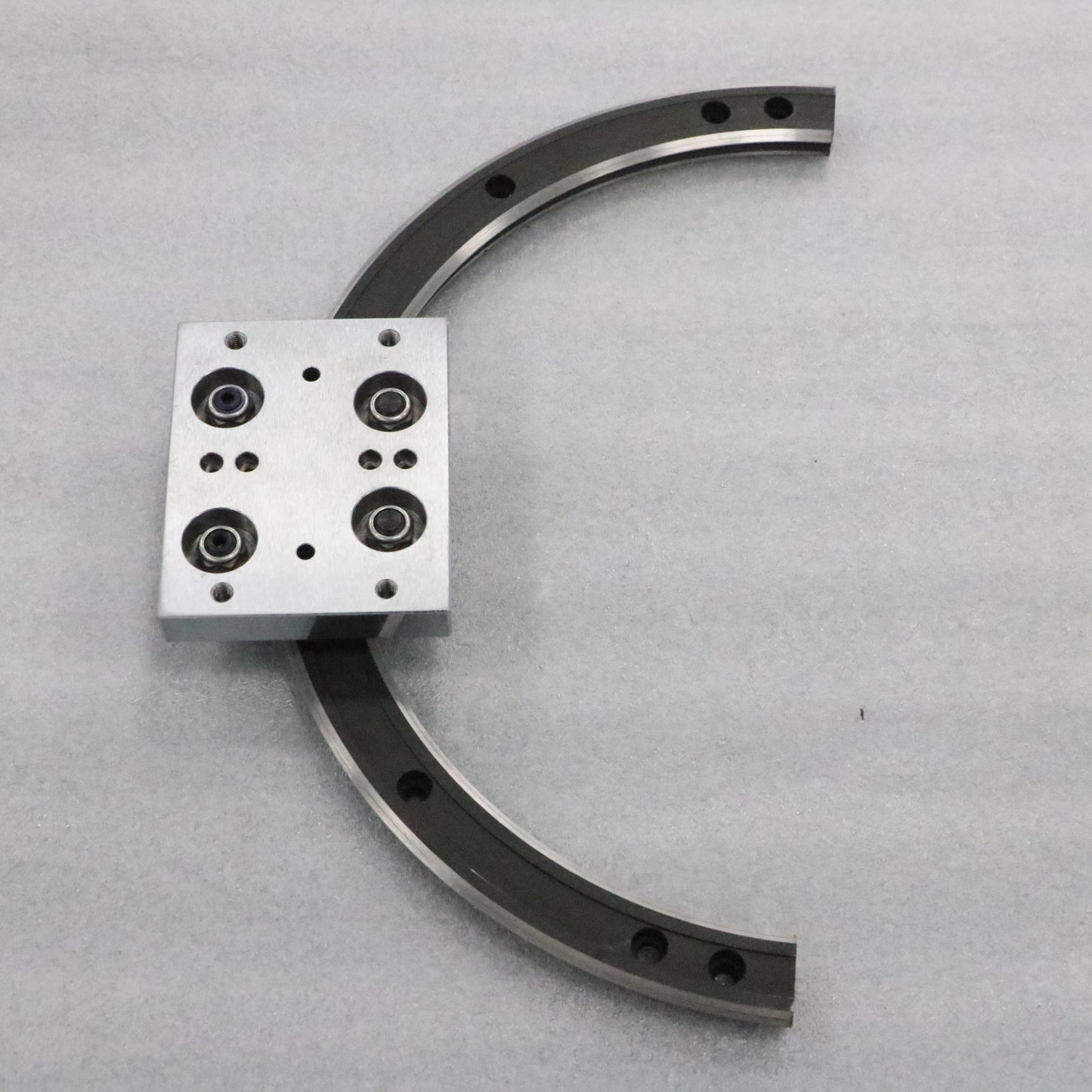 Thickened and reinforced linear guide rails, circular guide rail conveyor lines, warehouse hardware turnover conveyor lines