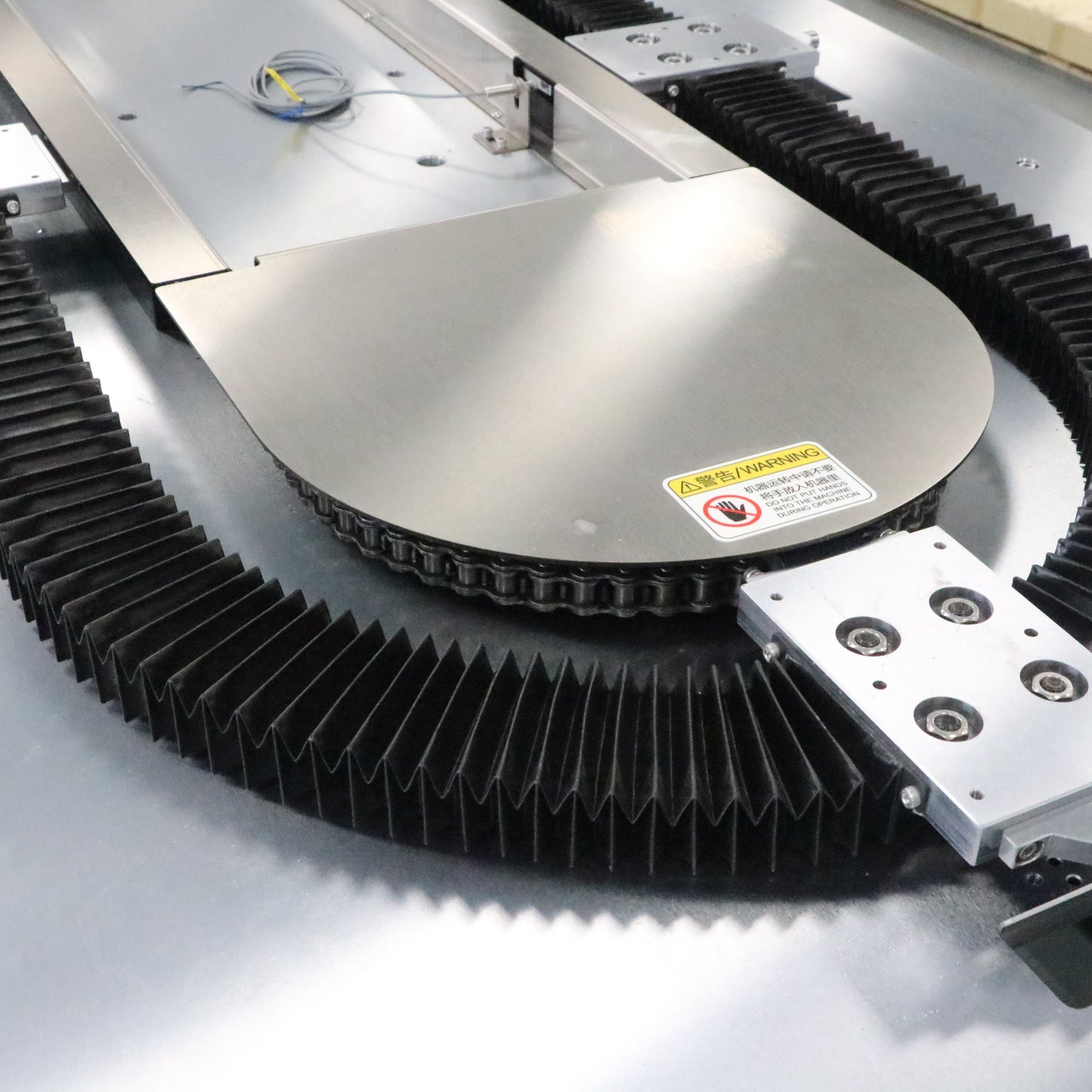Oil-resistant and non-stick linear guides, circular guide conveyor lines, and machining production lines for mechanical parts.