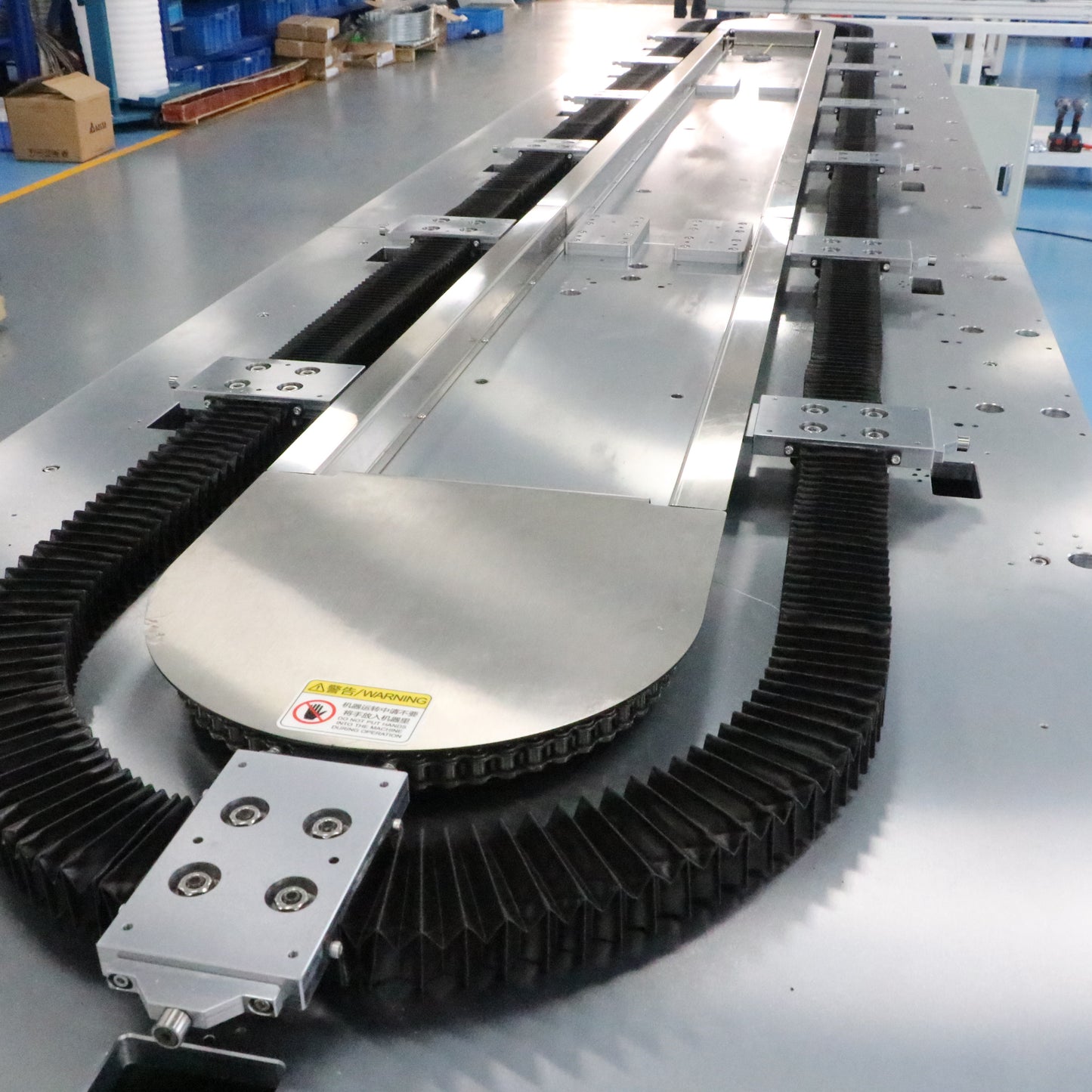 Oil-resistant and non-stick linear guides, circular guide conveyor lines, and machining production lines for mechanical parts.
