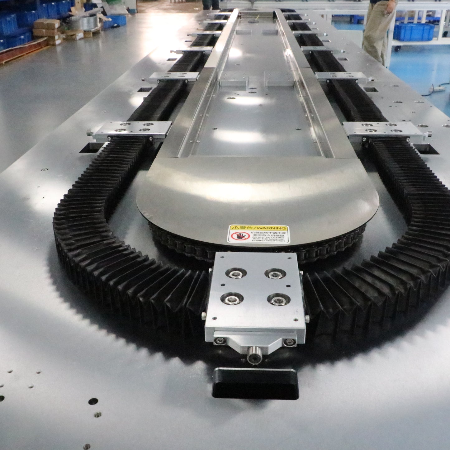 Oil-resistant and non-stick linear guides, circular guide conveyor lines, and machining production lines for mechanical parts.