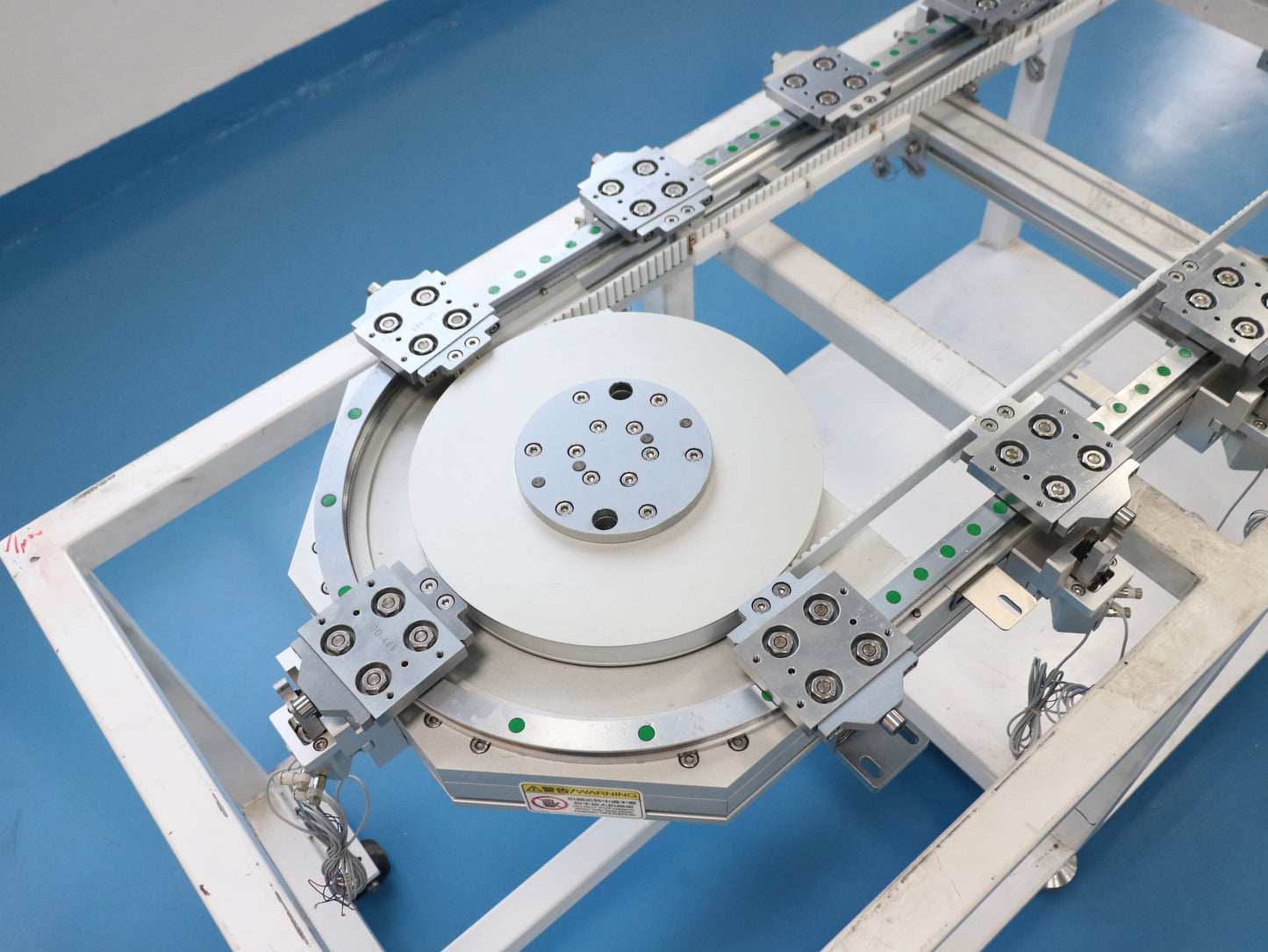 Reinforced load-bearing linear guide rails, circular guide rail conveyor lines, chassis and cabinet component conveyor lines.