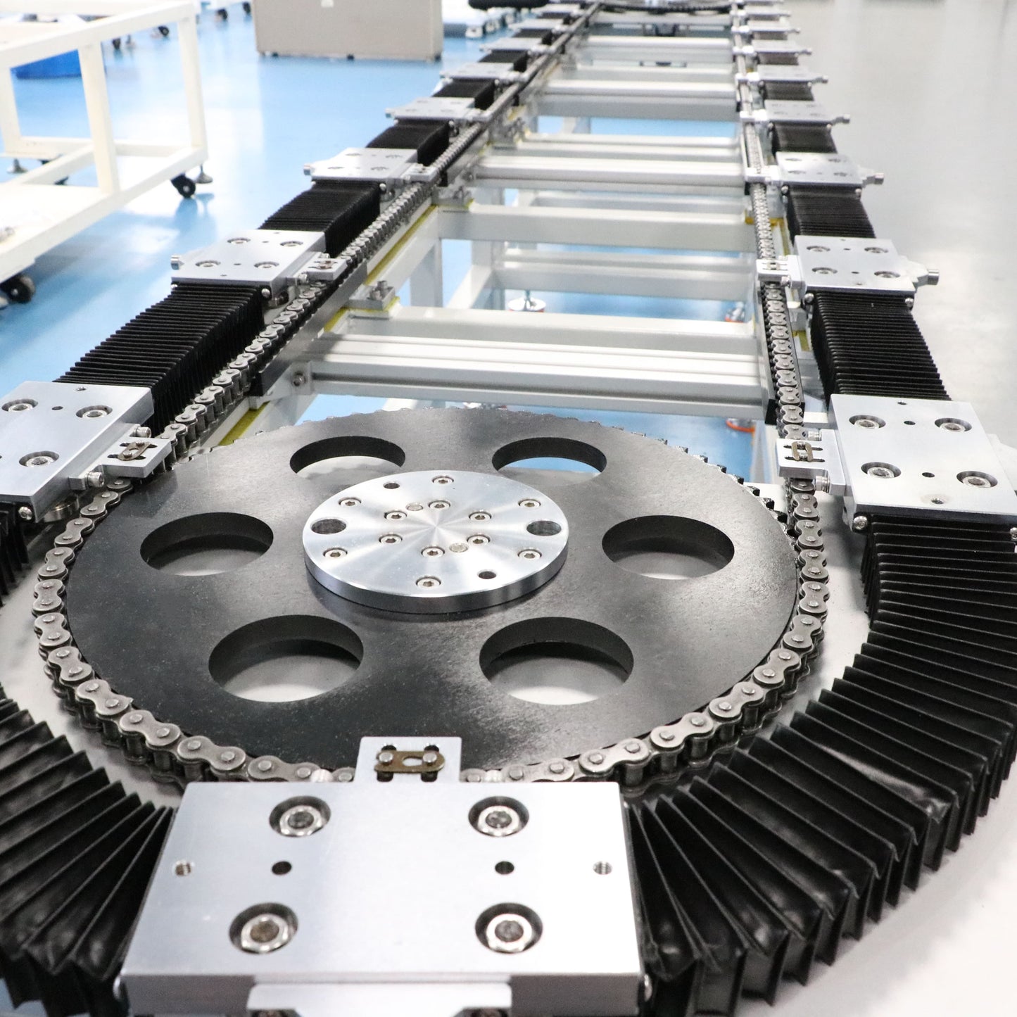 Dust-proof sealed steel Driven track system for medical supplies sterile assembly and cyclic production lines