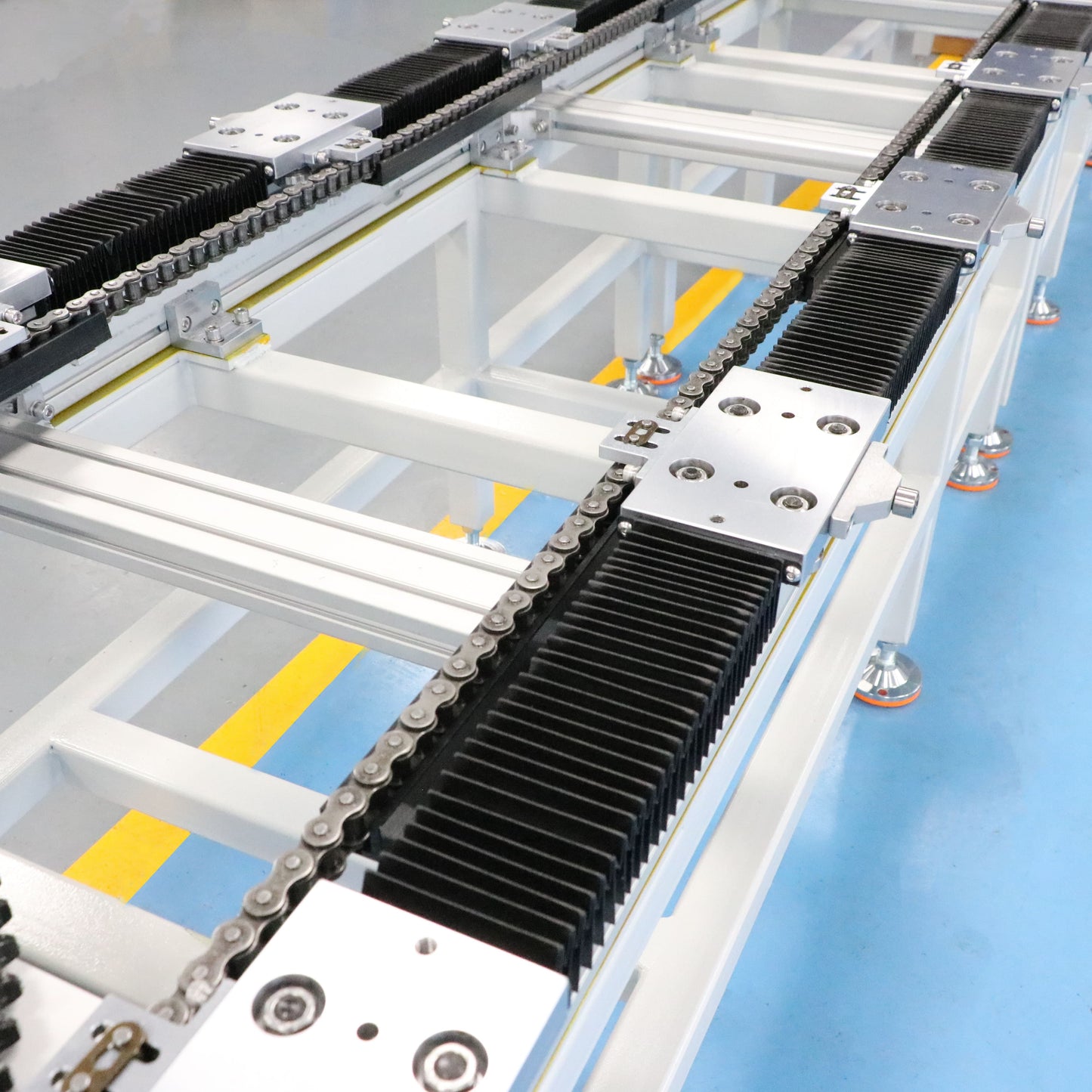 Dust-proof sealed steel Driven track system for medical supplies sterile assembly and cyclic production lines