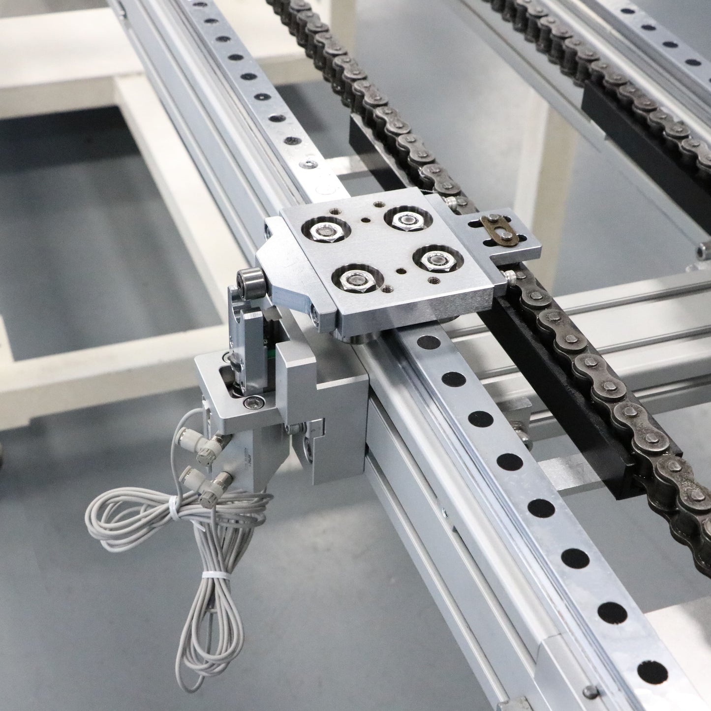 High load quenched alloy curved linear guide for lithium energy storage PACK multi-station automatic circulating processing lines